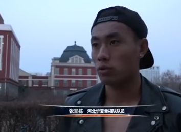 杰拉德饰演猎头专员Dane Jensen，他为家庭拼搏，常常忙到不成开交，即便过节也没法陪孩子。终究比及上司Ed Blackridge（威廉·达福饰演）颁布发表退休，Dane有看击败头号竞争敌手接收公司。但是就在这时候，他的十岁儿子却被诊断出得血癌。突如其来的坏动静乱了阵脚。要追逐胡想，仍是陪同家人？他不能不做出选择。